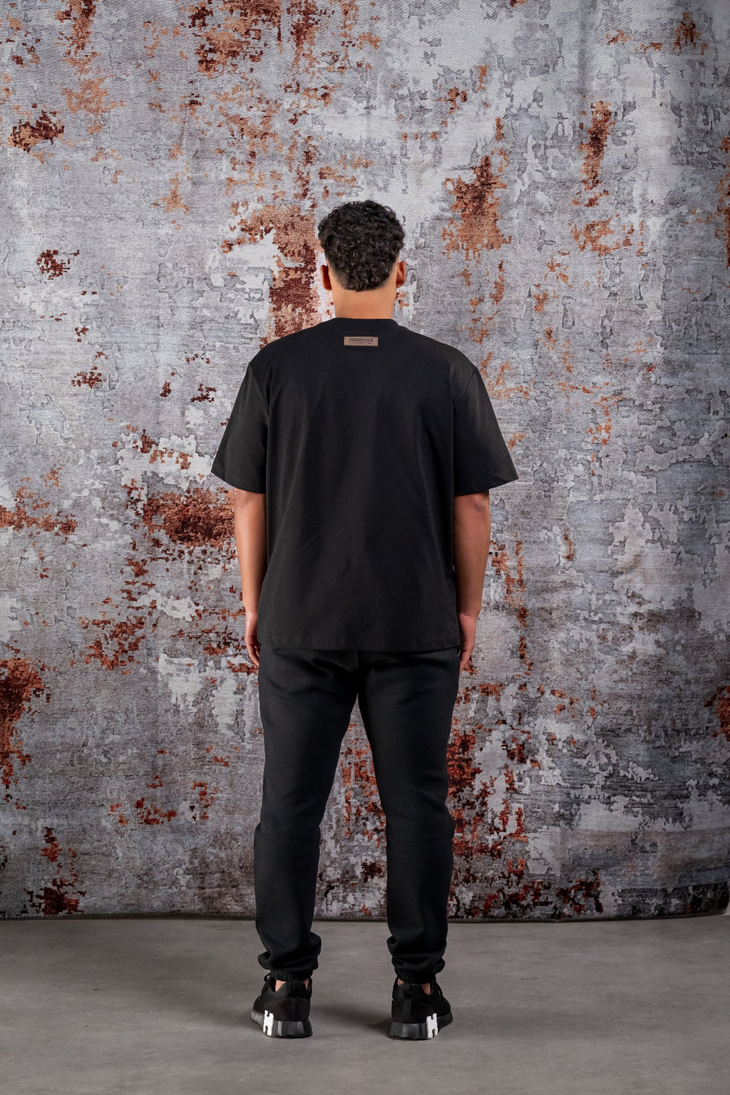 BASIC CURVE SHIRT - BLACK