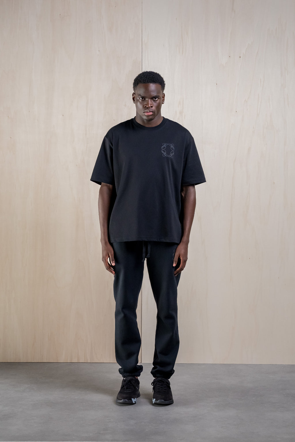 CLASSIC LOGO SHIRT - BLACK