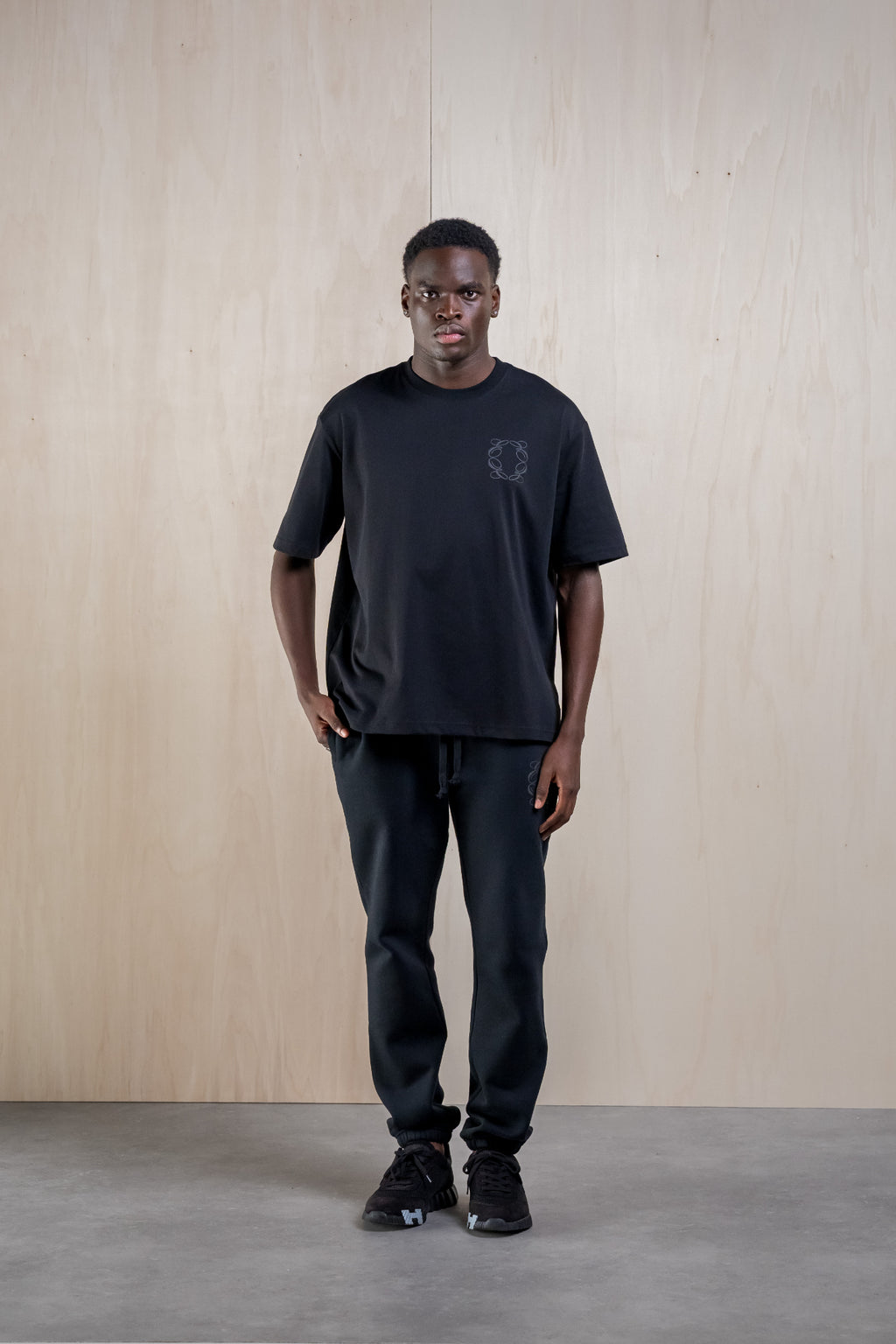 CLASSIC LOGO SHIRT - BLACK